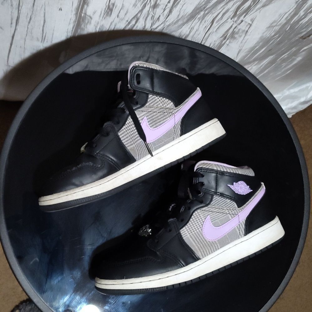 Womens 8 Kids 6.5 Black and Purple Sneakers